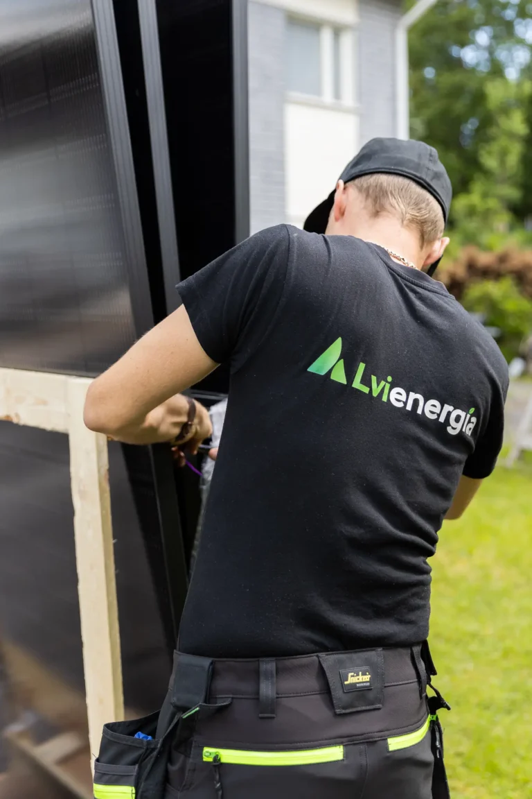 Lvienergia - Aurinkopaneelien purkaminen