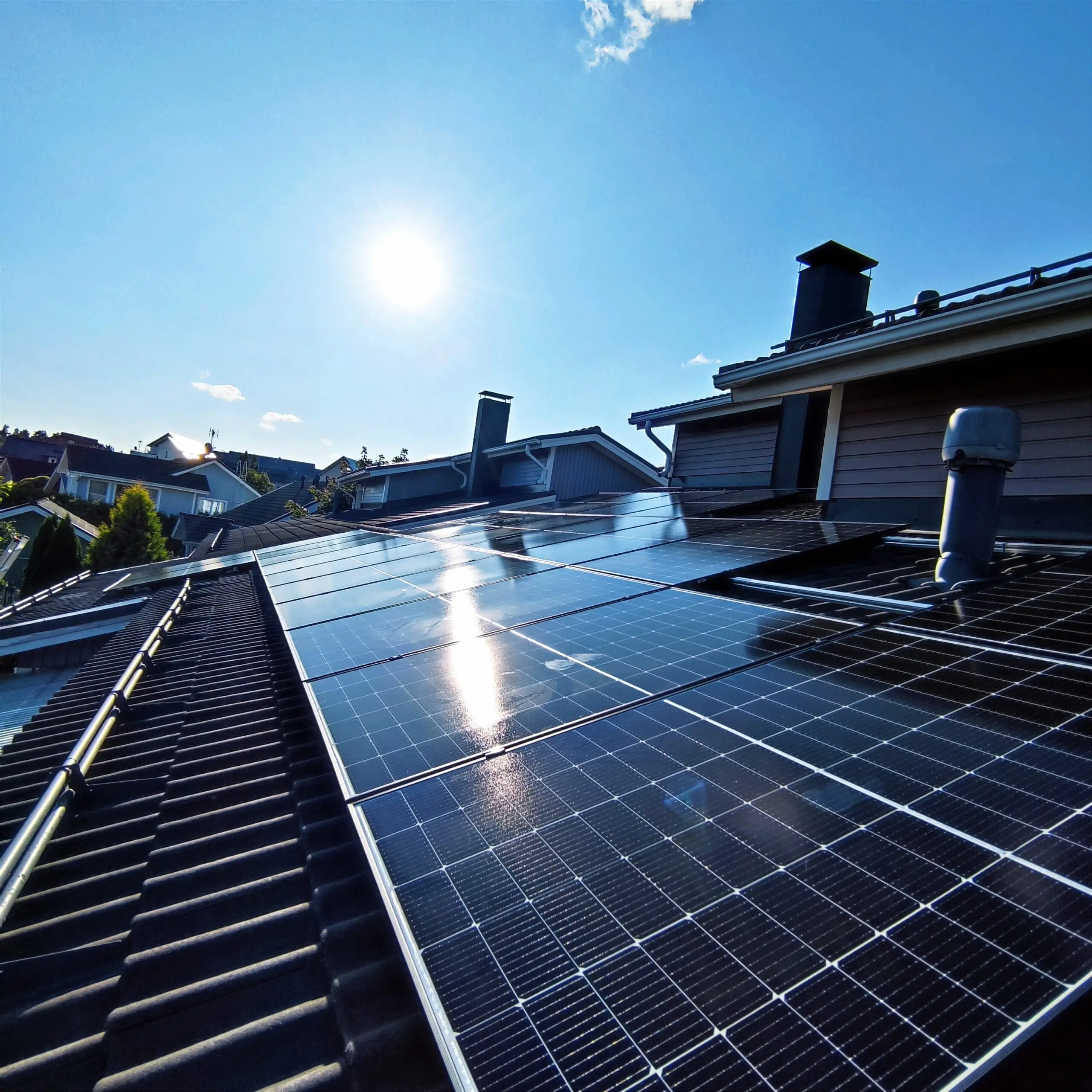 Lvienergia - Aurinkopaneelit ja kotiakut vuosien kokemuksella