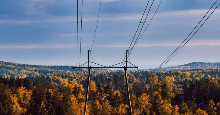 Sähkön hinta voi nousta syksyllä: näin voit varautua hintavaihteluihin